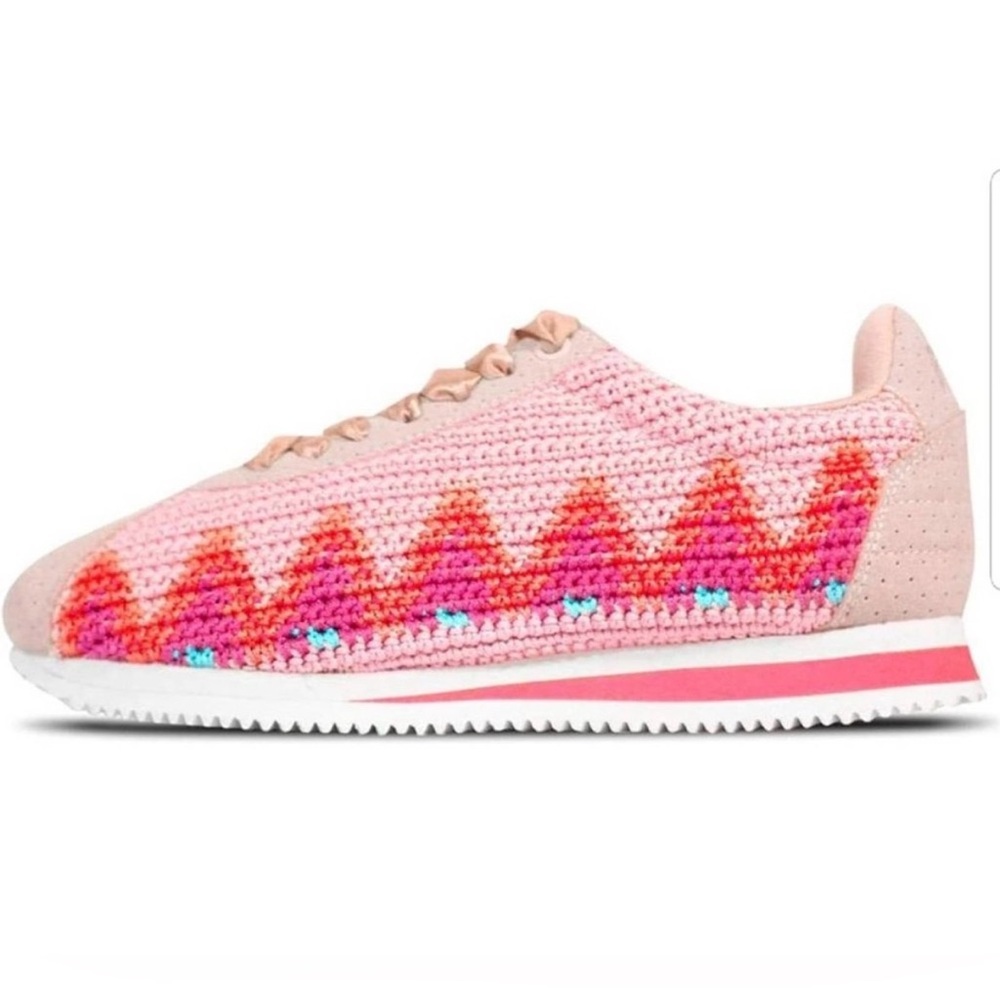 Poppy sneakers